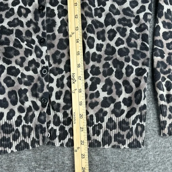 St. John's Bay Animal Print Sweater Cardigan Size Large Petite - Picture 4 of 5